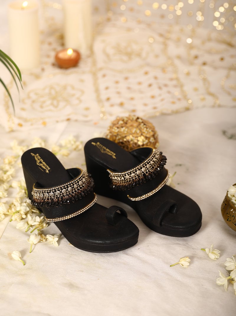 Ishya Black (Wedge)