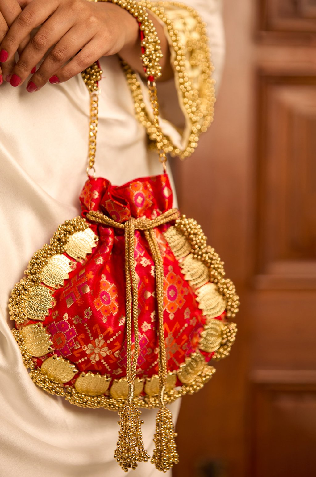 Avika Red (Potli)