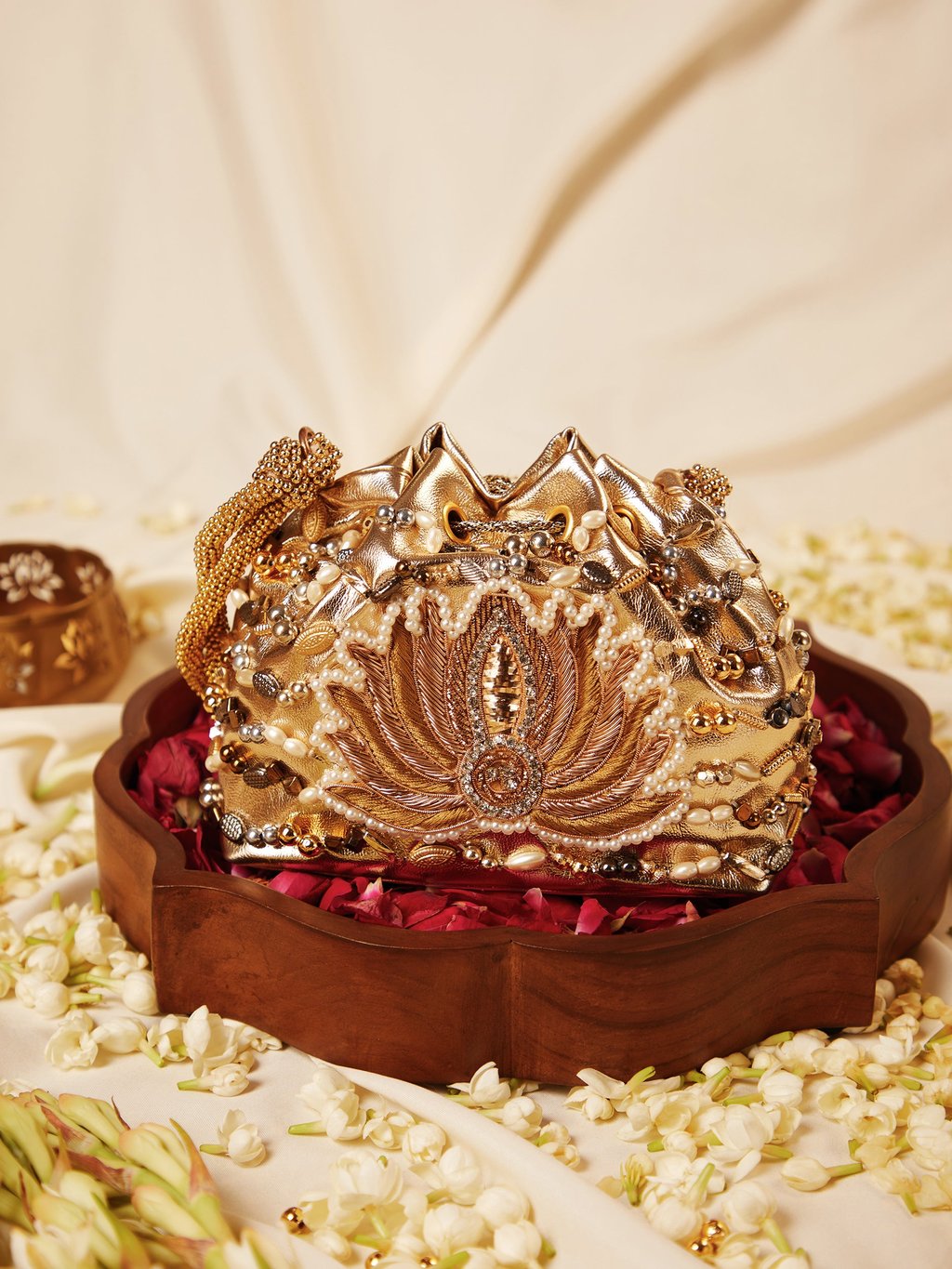 Lotus Potli