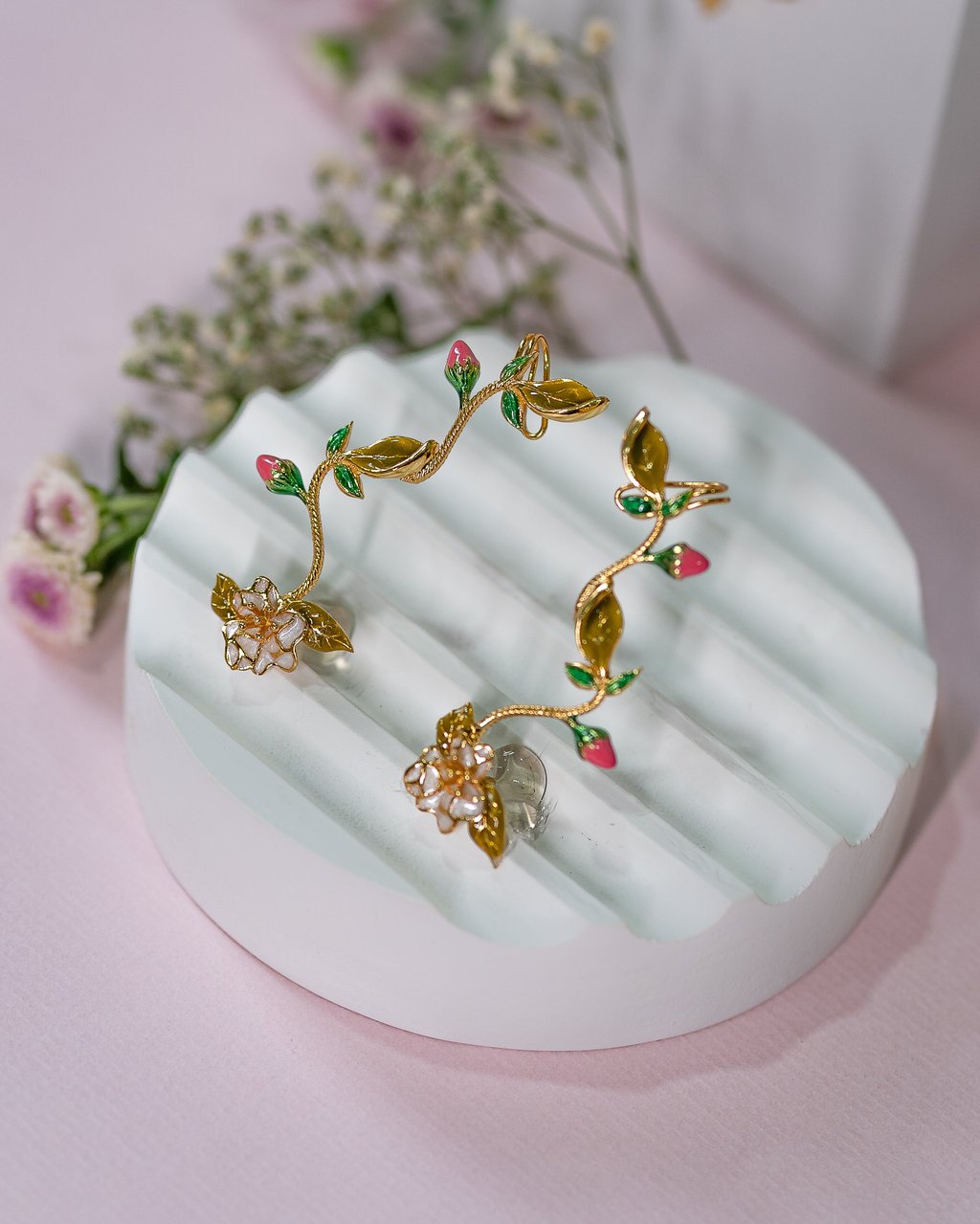 Mini Spring Ear Cuff - Pearl White