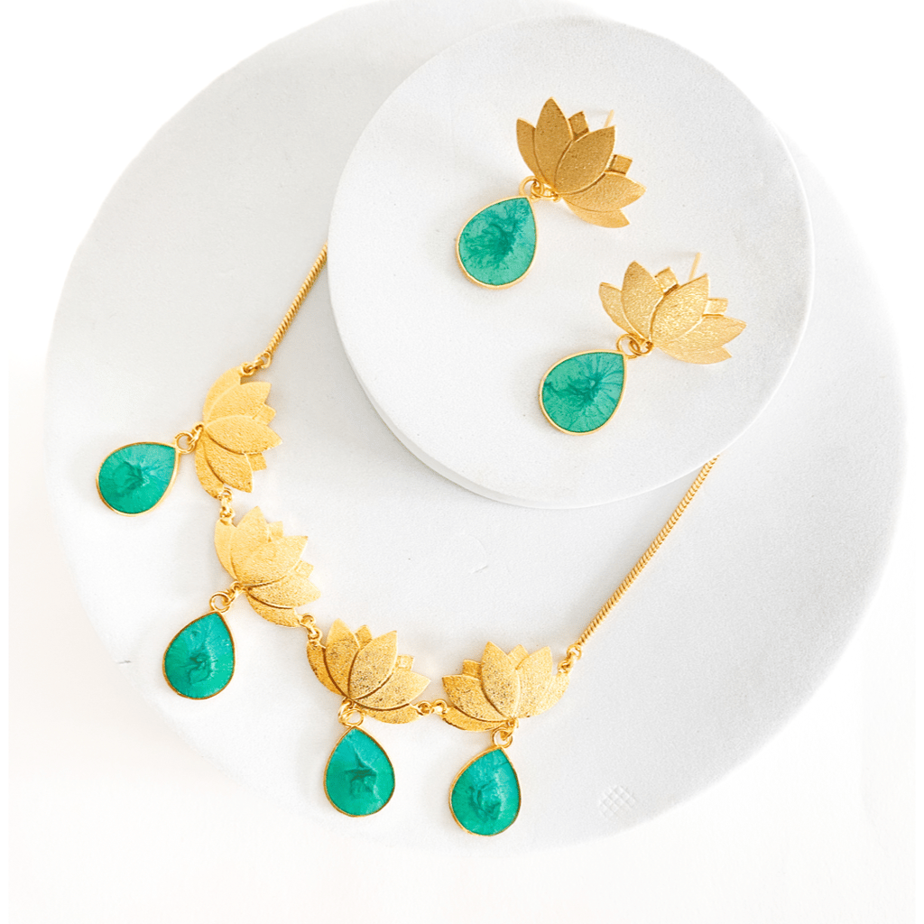 Lotus Drop Choker. Set