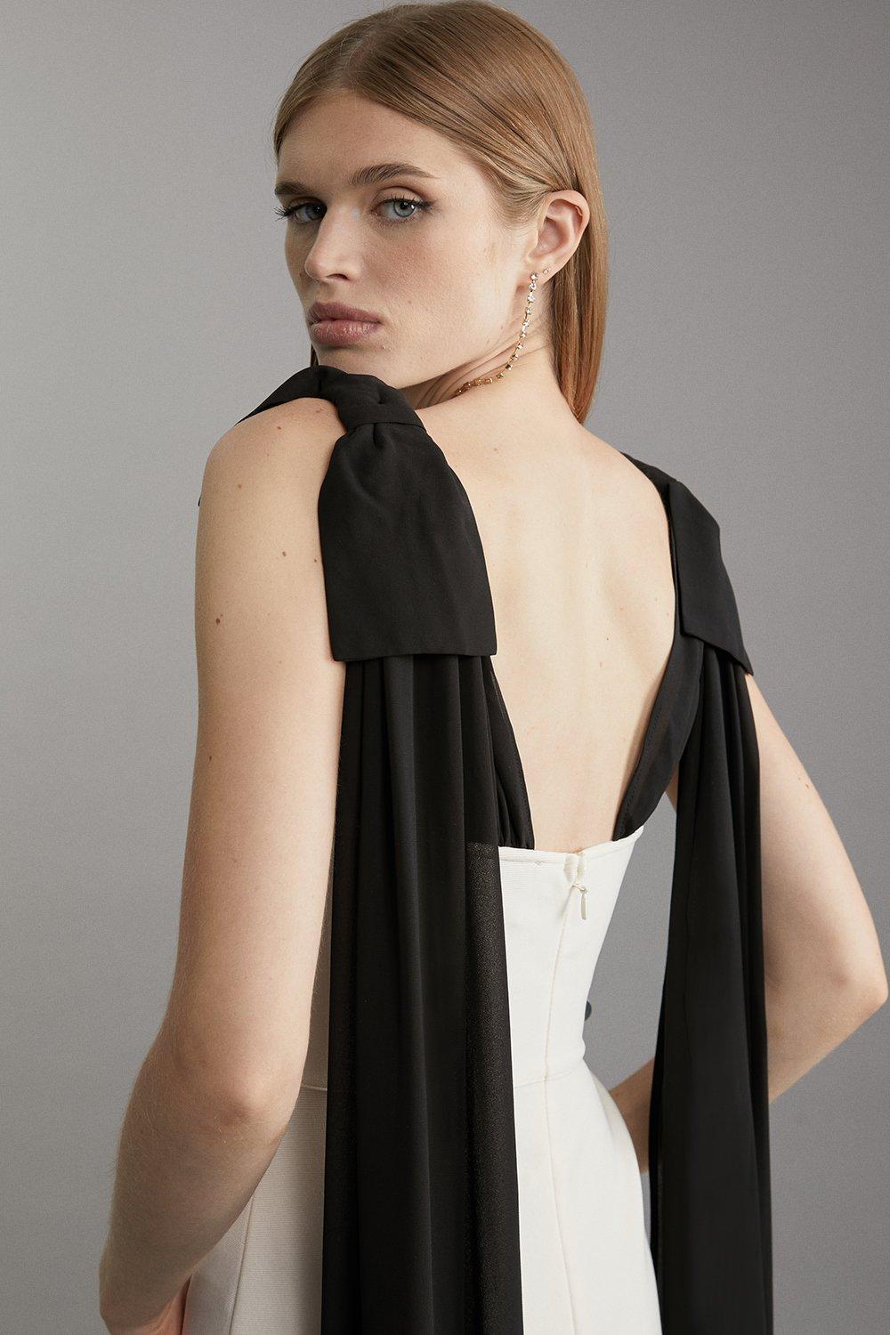 Bandage Figure Form Knit Midaxi Dress with Chiffon Cape